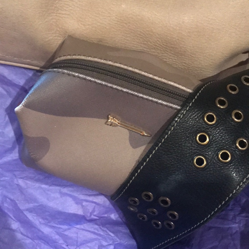 Nothing - Picture 4 of 14